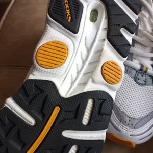 Brooks Dyad running shoe